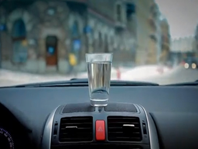 Un verre d’eau pour sensibiliser à l’éco-conduite